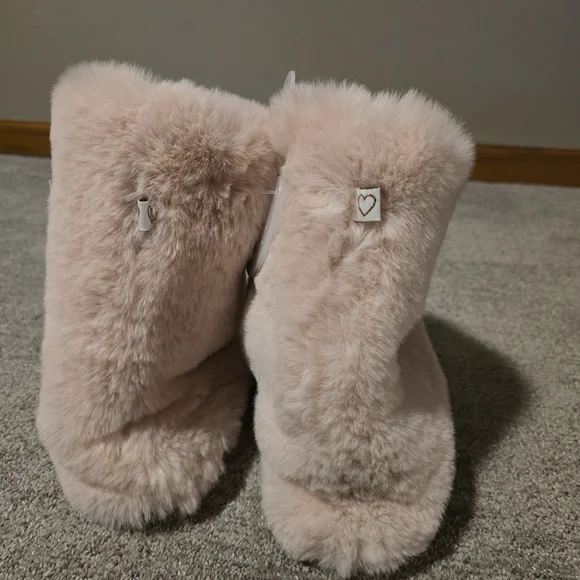 LC Lauren Conrad Pink Fuzzy Slippers - Picture 2 of 4